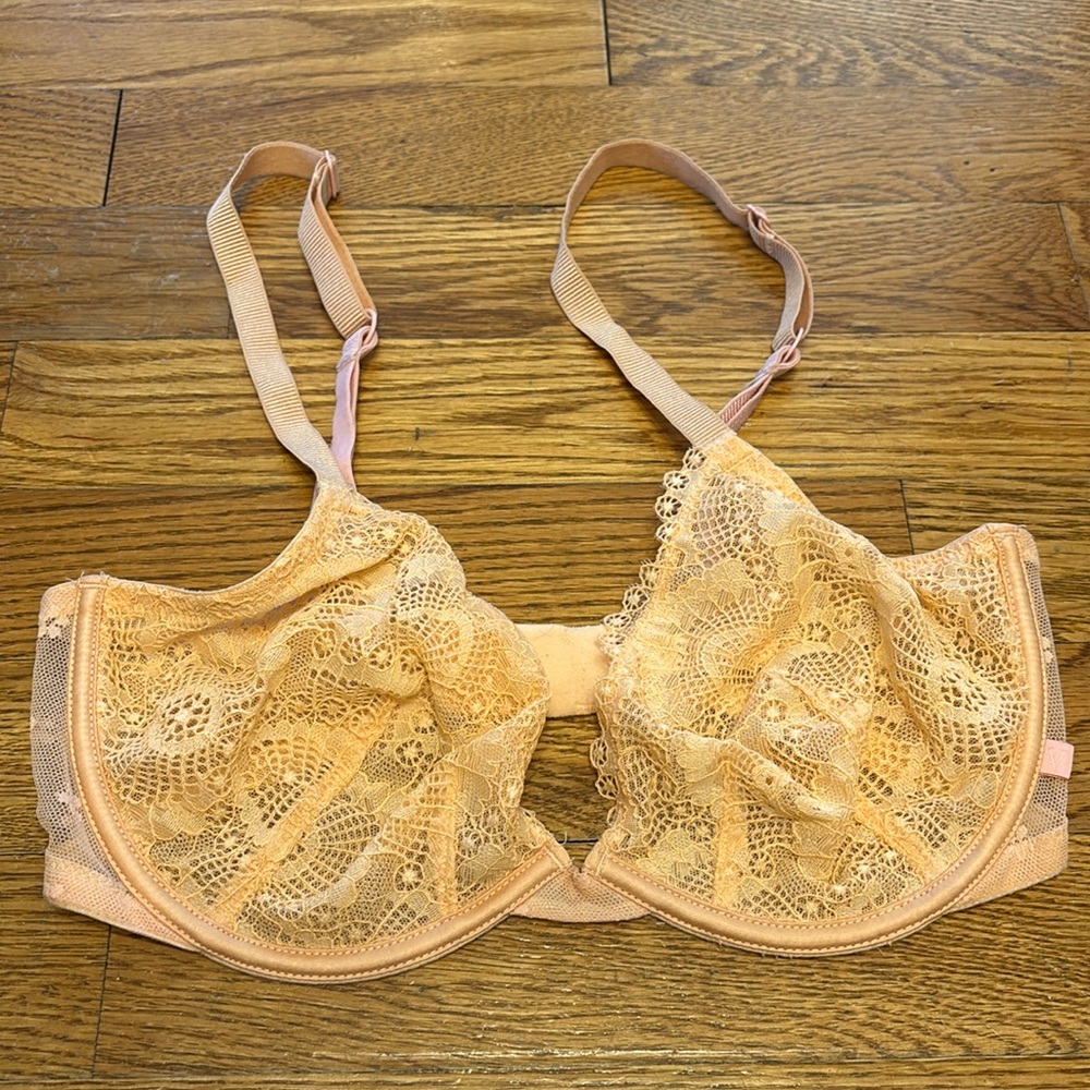 Victoria Secret Unlined Demi 32DD Bra       LIKE NEW